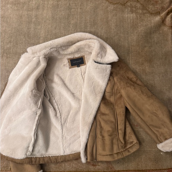 Banana Republic Tan Shearling Jacket with Cream Lining and Wide Collar - Picture 2 of 4